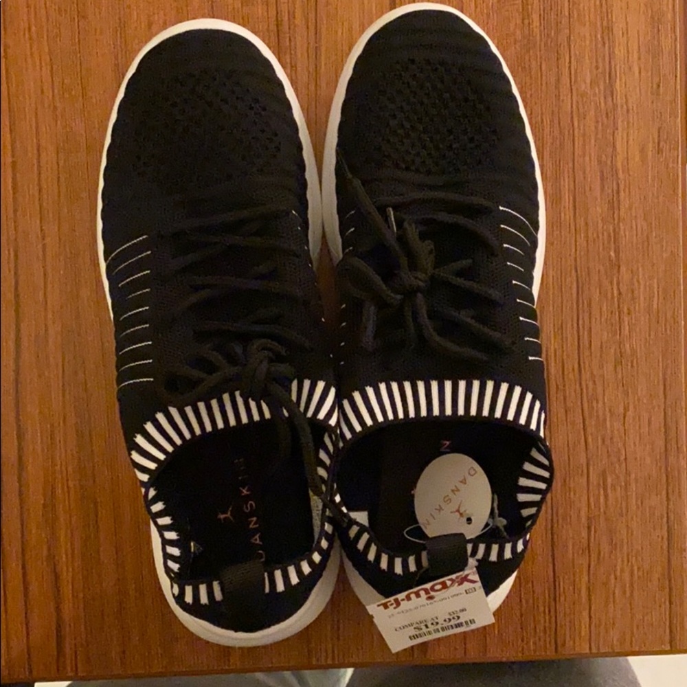 DANSKIN MEMORY FOAM SHOES